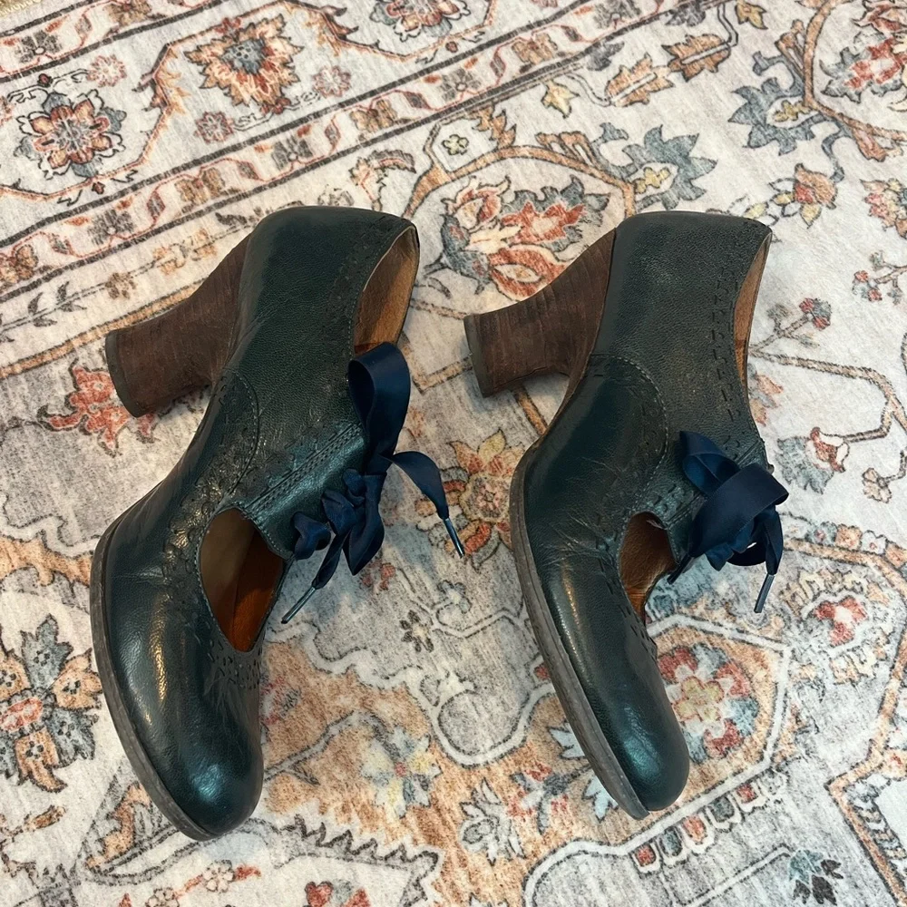 Naya Women's Dark Blue Heels with Lace up Ribbon Detail Sz 8 - Picture 3 of 6